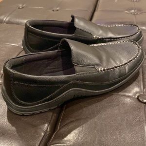 Men’s size 10 Tommy Hilfiger black leather loafers
